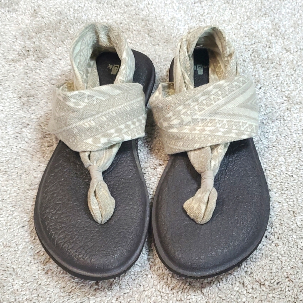 Sanuk Tan And Brown Yoga Sling Sandals. Cushioned For Comfort.